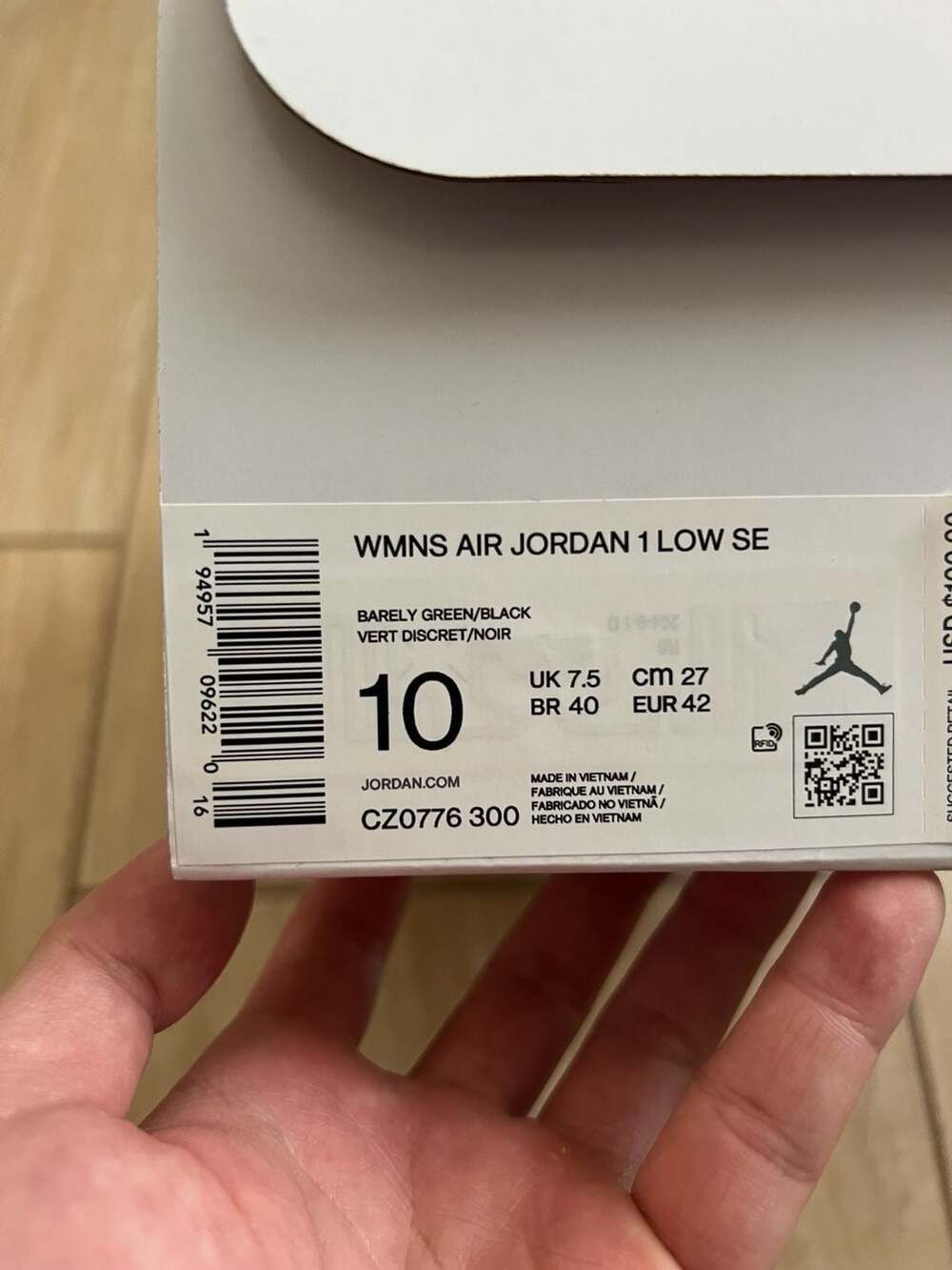 Air Jordan 1 Low SE Retro Barely Green Women's Sz 11.5 / 10M - Picture 7 of 7